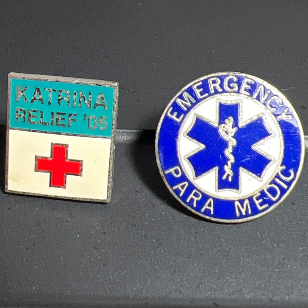Vintage 1977 Lapel Pins PARA MEDIC and Katrina 2005 hurricane relief efforts